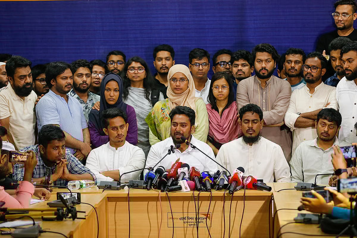 NCP convener Nahid Islam addresses a press conference in Khulna on 16 July 2025