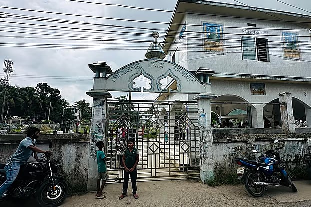Gatepara pourasava graveyard, Gopalganj