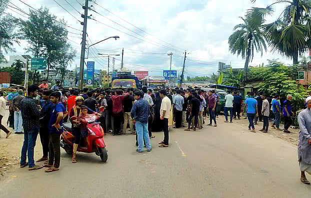 Students stage a demonstration by blocking the Dhaka-Barishal highway, demanding full disclosure of information regarding the deaths and injuries in the aircraft crash on Milestone School and College in capital’s Uttara, as well as protesting the rescheduling of the ongoing HSC exams in the middle of the night.
Photo taken on 22 July 2025.