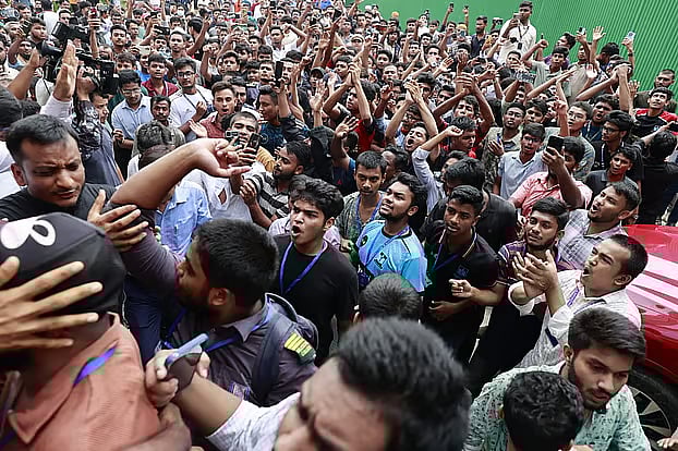 Hundreds of students demonstrate at the Diabari intersection in Uttara