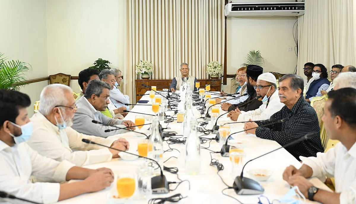 Chief Adviser Professor Muhammad Yunus is holding a meeting with four political parties since 9:00 pm tonight at the State Guest House Jamuna. 

