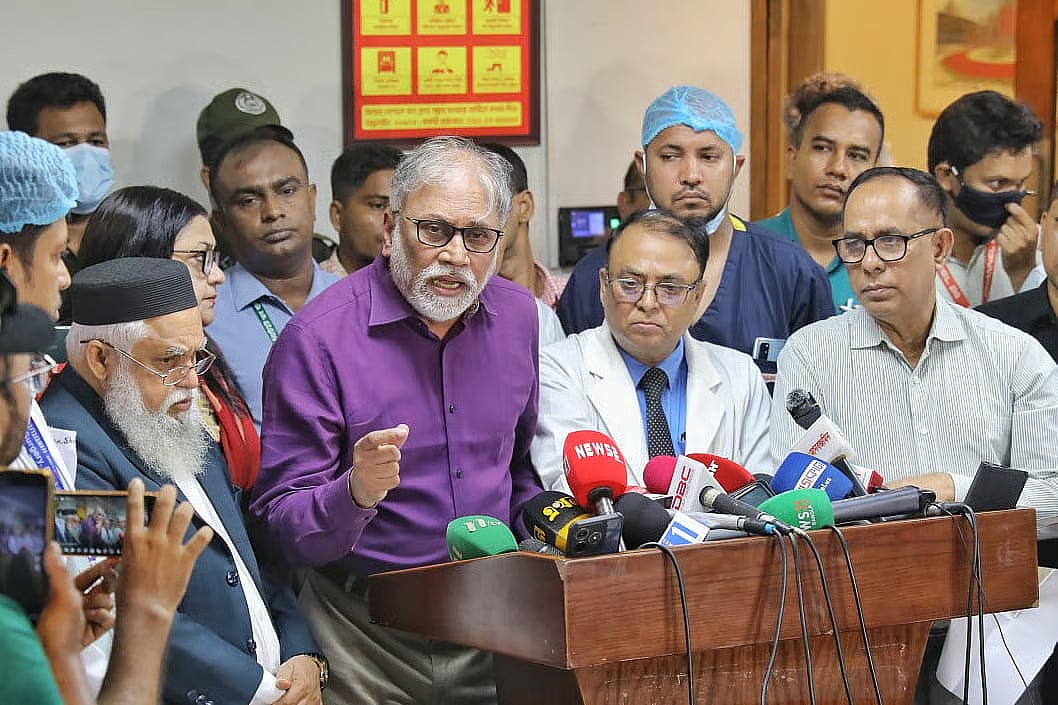 Chief Adviser's Special Assistant Sayedur Rahman briefs newspersons at the National Institute  of Burn and Plastic Surgery on 22 July 2025