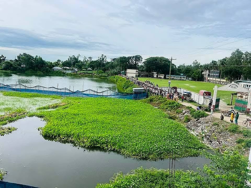 The body of a youth, who had stormed into Saghata police station in Gaibandha, attempted to snatch a police rifle and stabbed an Assistant Sub-Inspector (ASI) there, has been recovered from the pond of Saghata Pilot High School, located next to the police station.