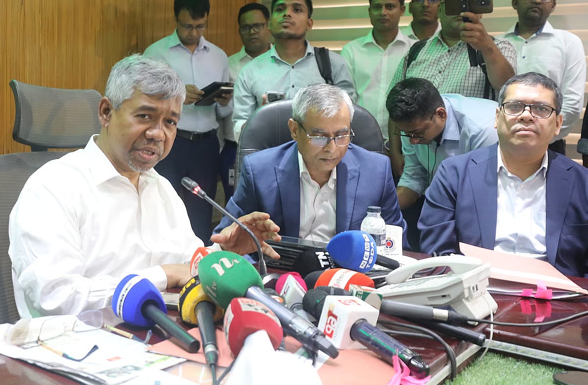 NBR Chairman Abdur Rahman Khan talks to the media at the Chittagong Customs House conference room on 25 July 2025