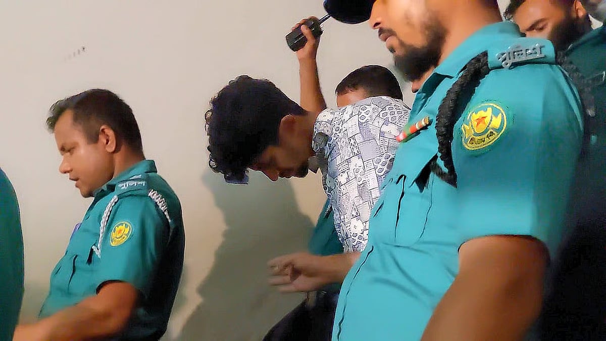 Police taking Abdur Razzak (Riyad), a leader of the convening committee of the Anti-Discrimination Student Movement’s private university unit, to lockup from the court on 27 July 2025.