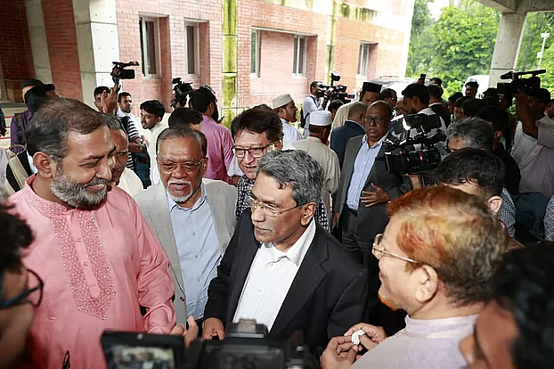 The 20th day of the Consensus Commission’s second-phase dialogue began at the Doel Hall of the Foreign Service Academy today. Participants rush out in panic due to fire alarm