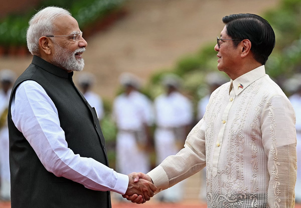 Philippine President Ferdinand Marcos (R) shakes hands with India's Prime Minister Narendra Modi during the ceremonial reception at India’s presidential palace Rashtrapati Bhavan in New Delhi on 5 August 2025.