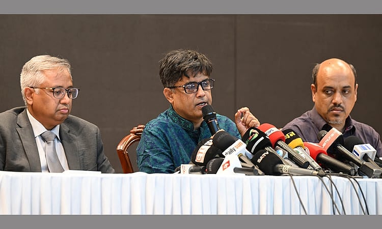 Chief Adviser’s Press Secretary Shafiqul Alam speaks at a press briefing organised on the Chief Adviser’s Malaysia tour at the Foreign Service Academy on 10 August 2025