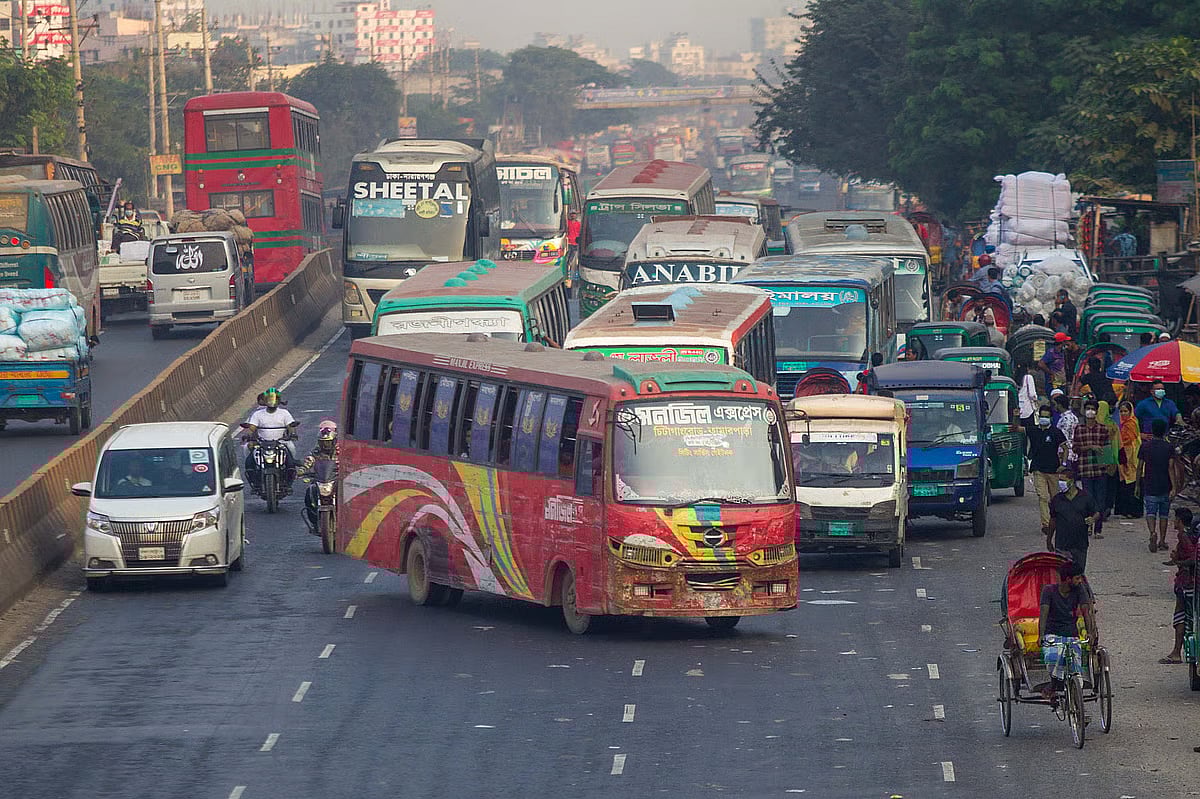 Traffic jam and chaos on Dhaka roads remains the same