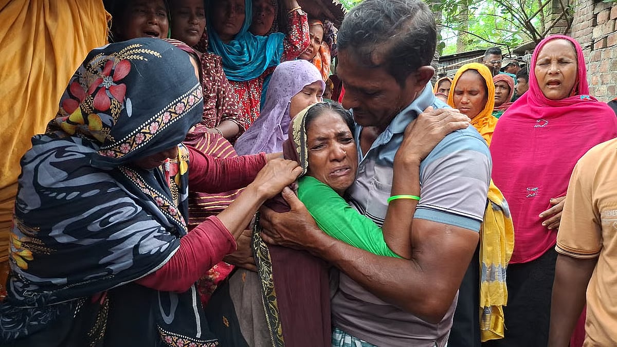 Relatives grief the death of four of one family in Paba Upazila of Rajshahi on 15 August 2025