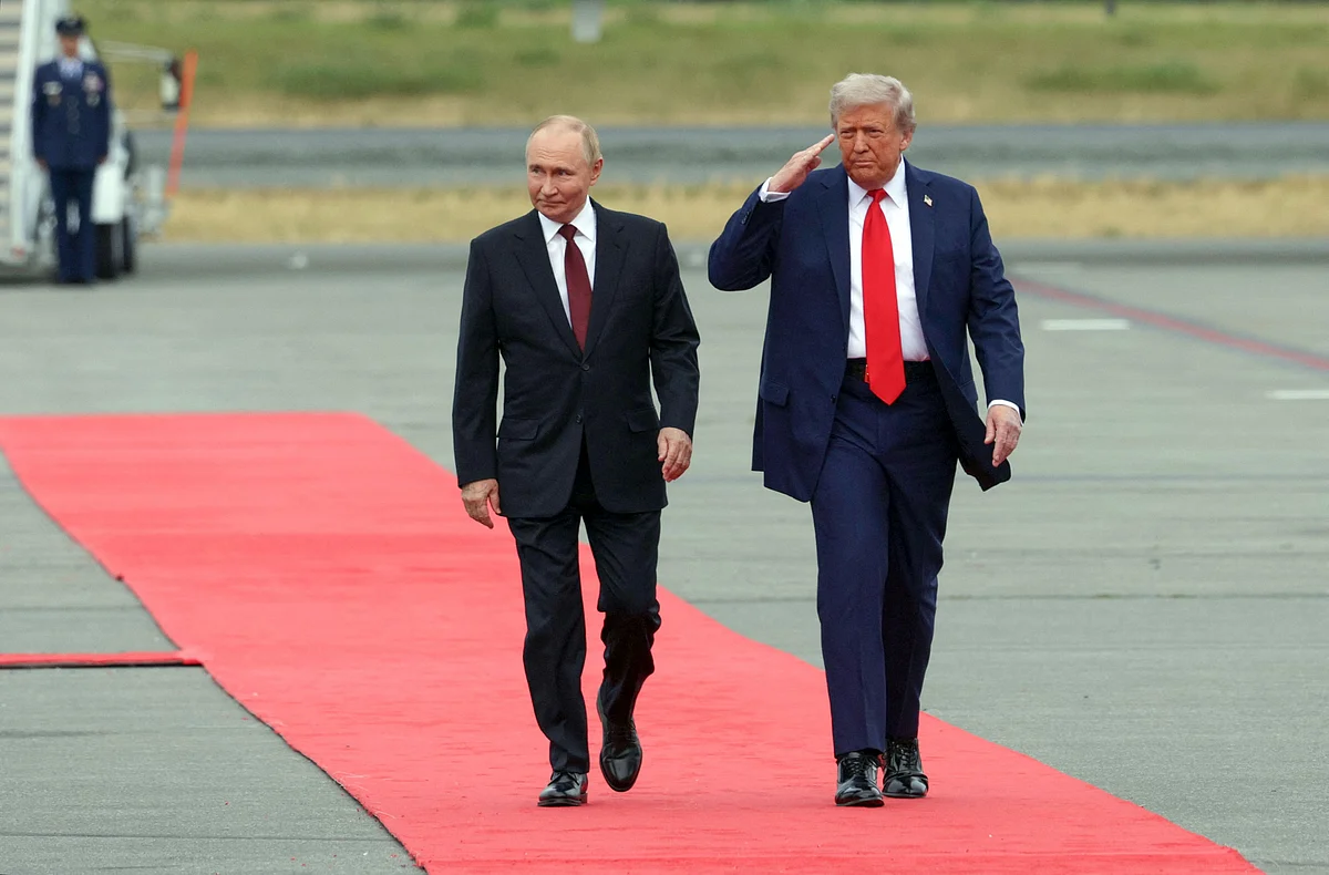  In this pool photograph distributed by the Russian state agency Sputnik, US President Donald Trump salutes as he and Russian President Vladimir Putin walk on the tarmac after their arrival for a US-Russia summit on Ukraine at Joint Base Elmendorf-Richardson in Anchorage, Alaska, on 15 August 2025. 