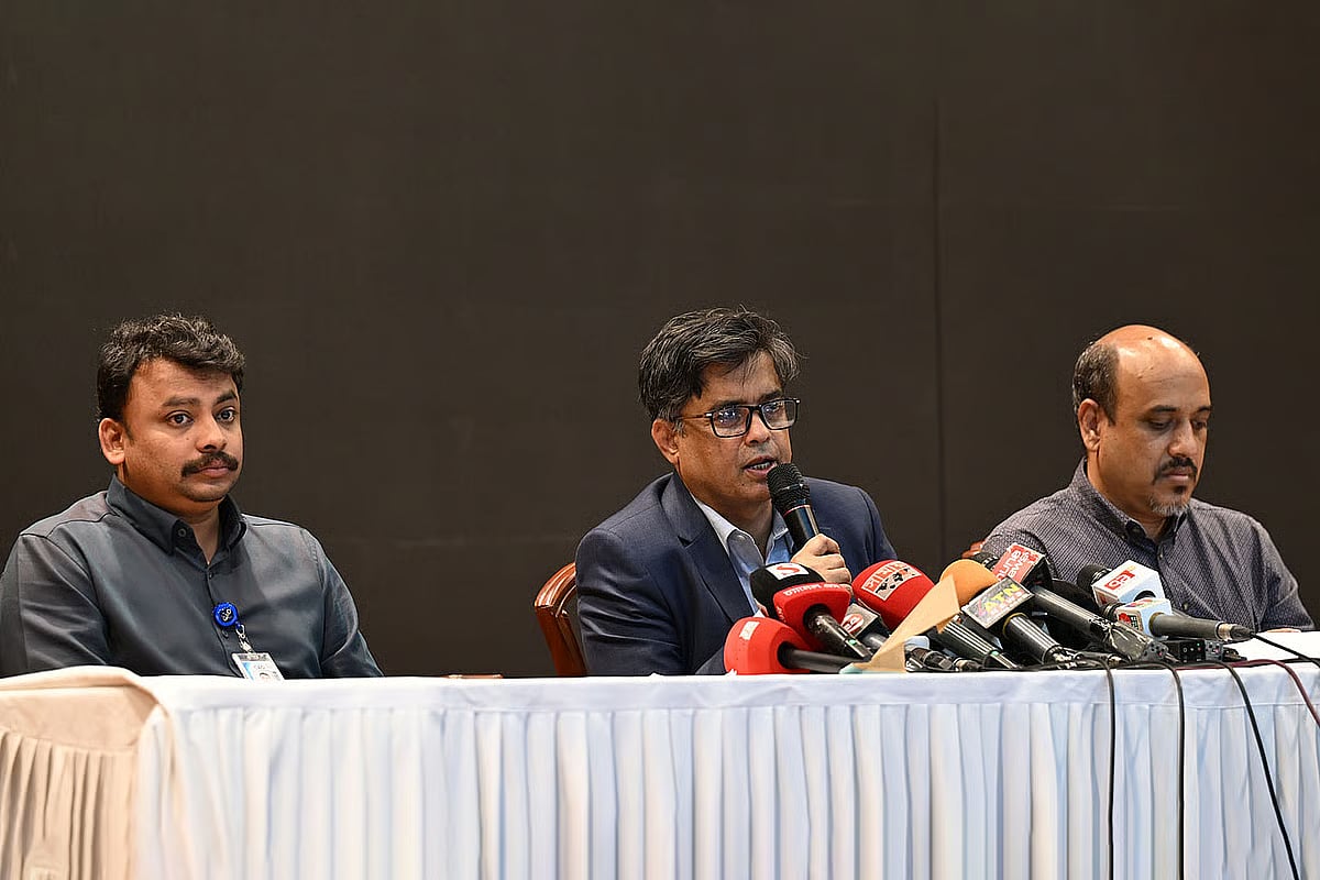 Chief Adviser’s Press Secretary Shafiqul Alam briefs the media at the Foreign Service Academy in Dhaka on 21 August 2025.
