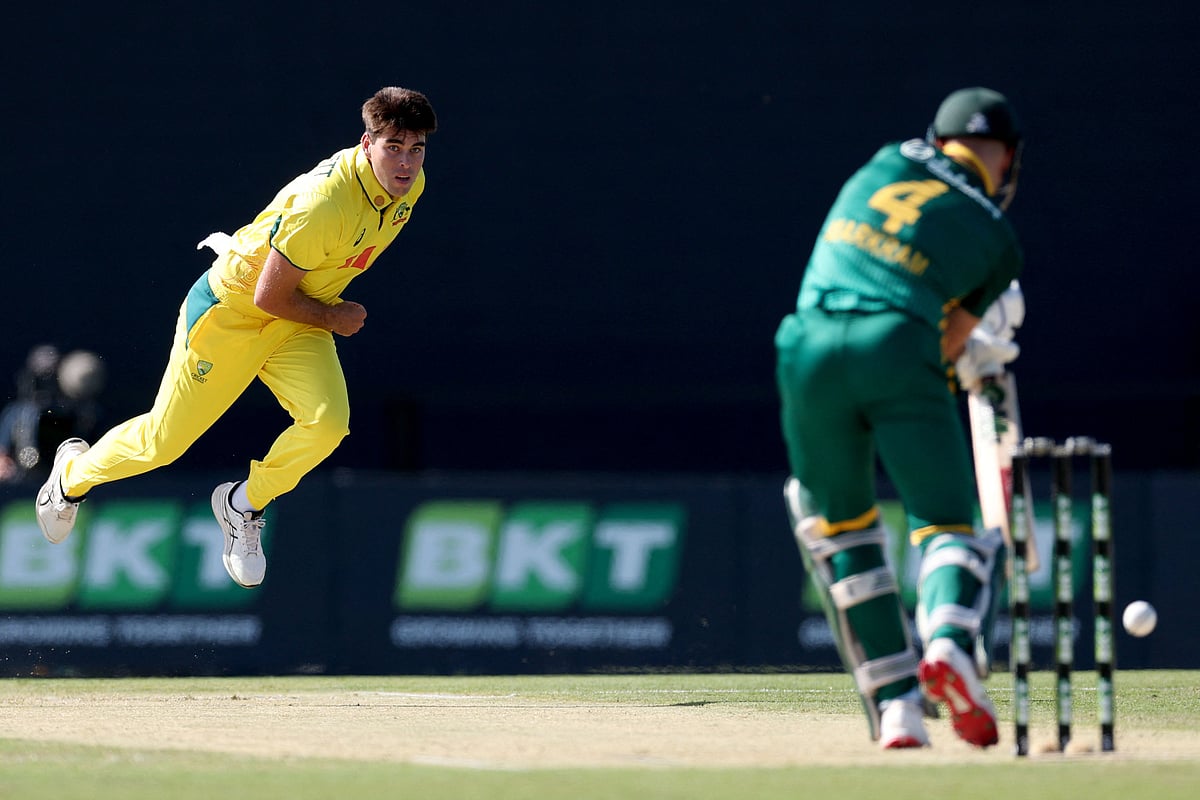 Australia’s Xavier Bartlett (L) bowls to South Africa’s Aiden Markram during the second One Day International (ODI) cricket match between Australia and South Africa at the Great Barrier Reef Arena in Mackay on 22 August, 2025.