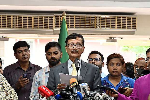 After a meeting with Pakistan’s deputy prime minister and foreign minister Ishaq Dar, foreign adviser Touhid Hossain spoke to the press about the discussions. The briefing took place on Sunday afternoon at the Foreign Service Academy in Dhaka.