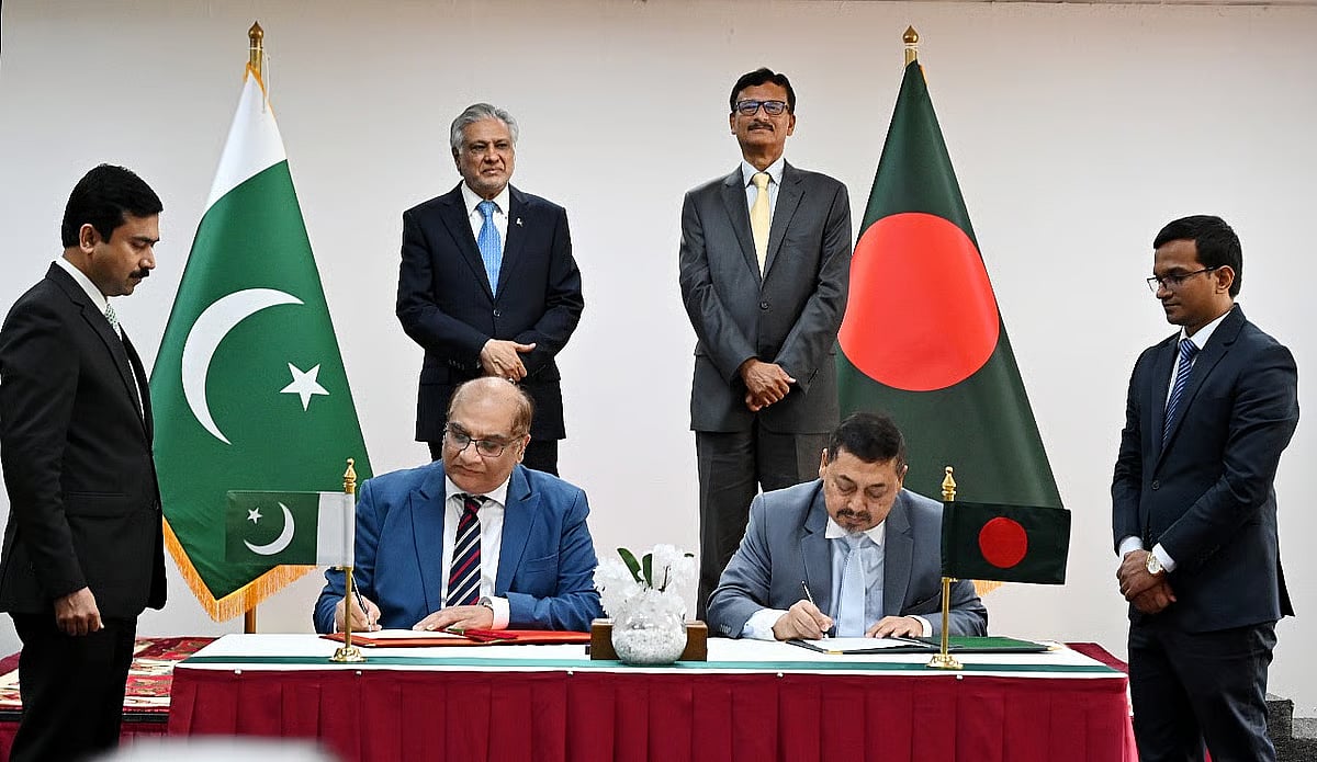 Bangladesh and Pakistan signed one agreement, four memoranda of understanding (MoUs), and one programme at Hotel Sonargaon in Dhaka on 24 August 2025.