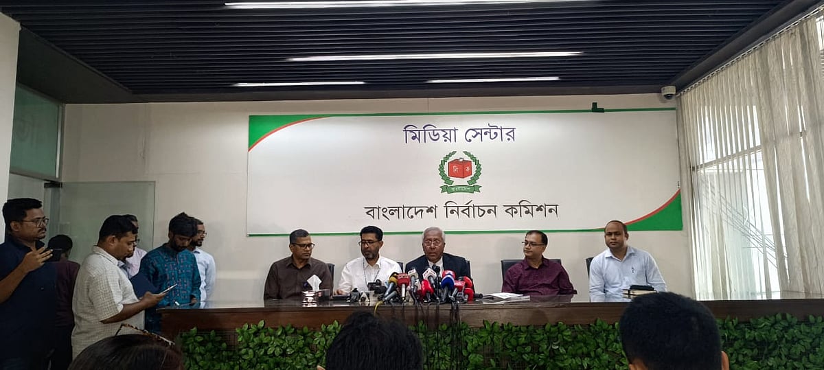 EC Senior Secretary briefs journalists on 27 August