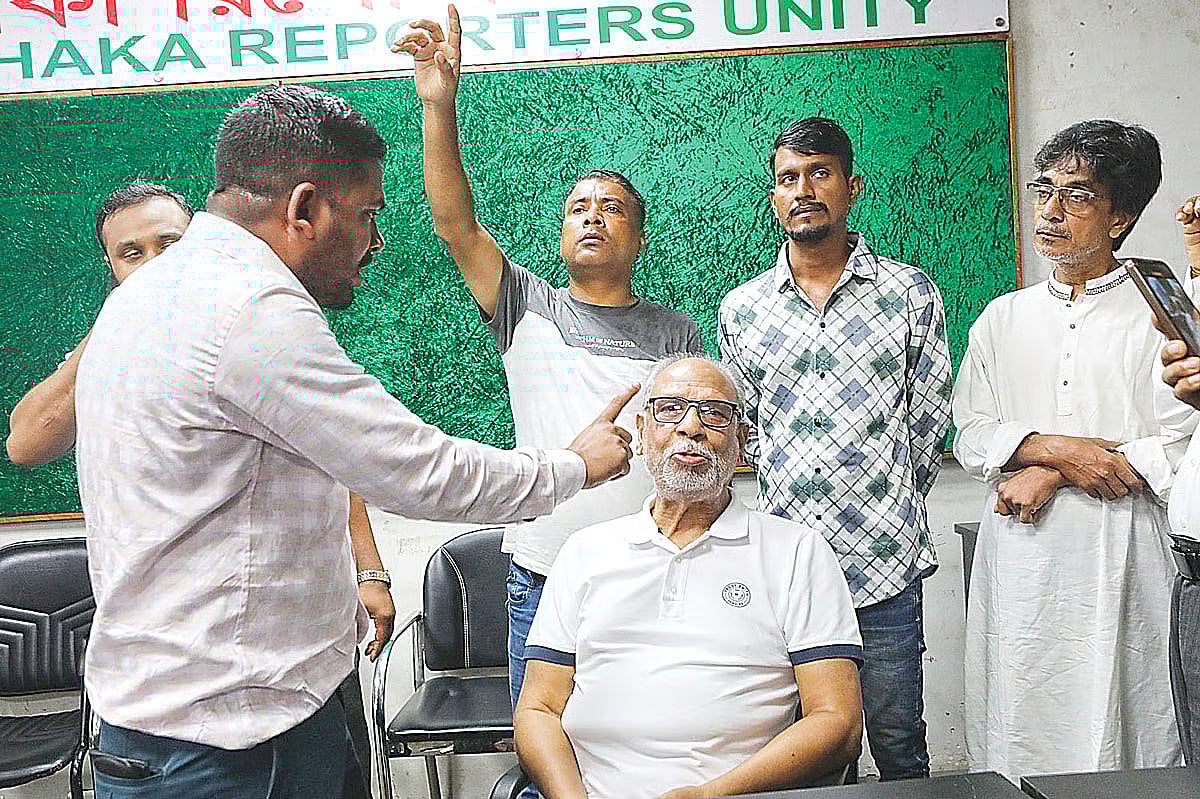 A group of people besieges former MP Abdul Latif Siddiqui and Dhaka University's Law Department Professor Sheikh Hafizur Rahman (Karzon) at DRU on 28 August 2025.