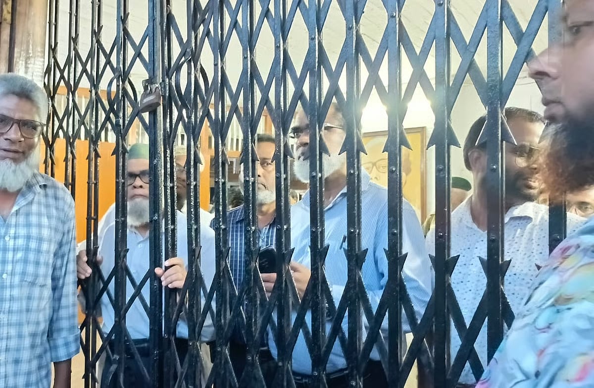 Demonstrating students of Animal Husbandry and Veterinary faculties confine over 200 teachers of Bangladesh Agricultural University at Zainul Abedin Auditorium of the university in Mymensingh on 31 August 2025