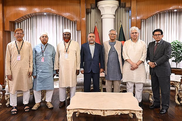 The delegation of Jamaat-e-Islami with Chief Adviser Professor Muhammad Yunus. Also present at the time were Adviser for Industries Adilur Rahman and National Security Adviser Khalilur Rahman.