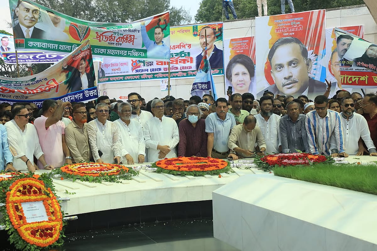 On BNP’s 47th founding anniversary, Secretary General Mirza Fakhrul Islam Alamgir pays tribute at the grave of party founder Ziaur Rahman at Zia Udyan, Dhaka, on 1 September 2025.