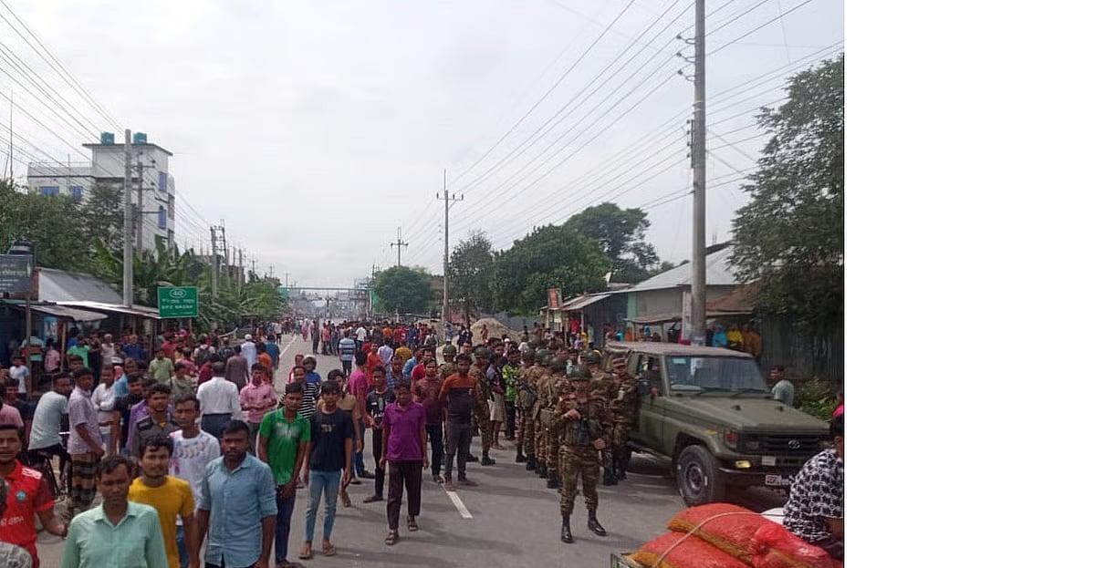Workers clash with law enforcement officers at the Uttara EPZ in Nilphamari over factory closures and layoffs. The photo was taken at around 9:30 am on 2 September 2025, on the road in front of the EPZ.