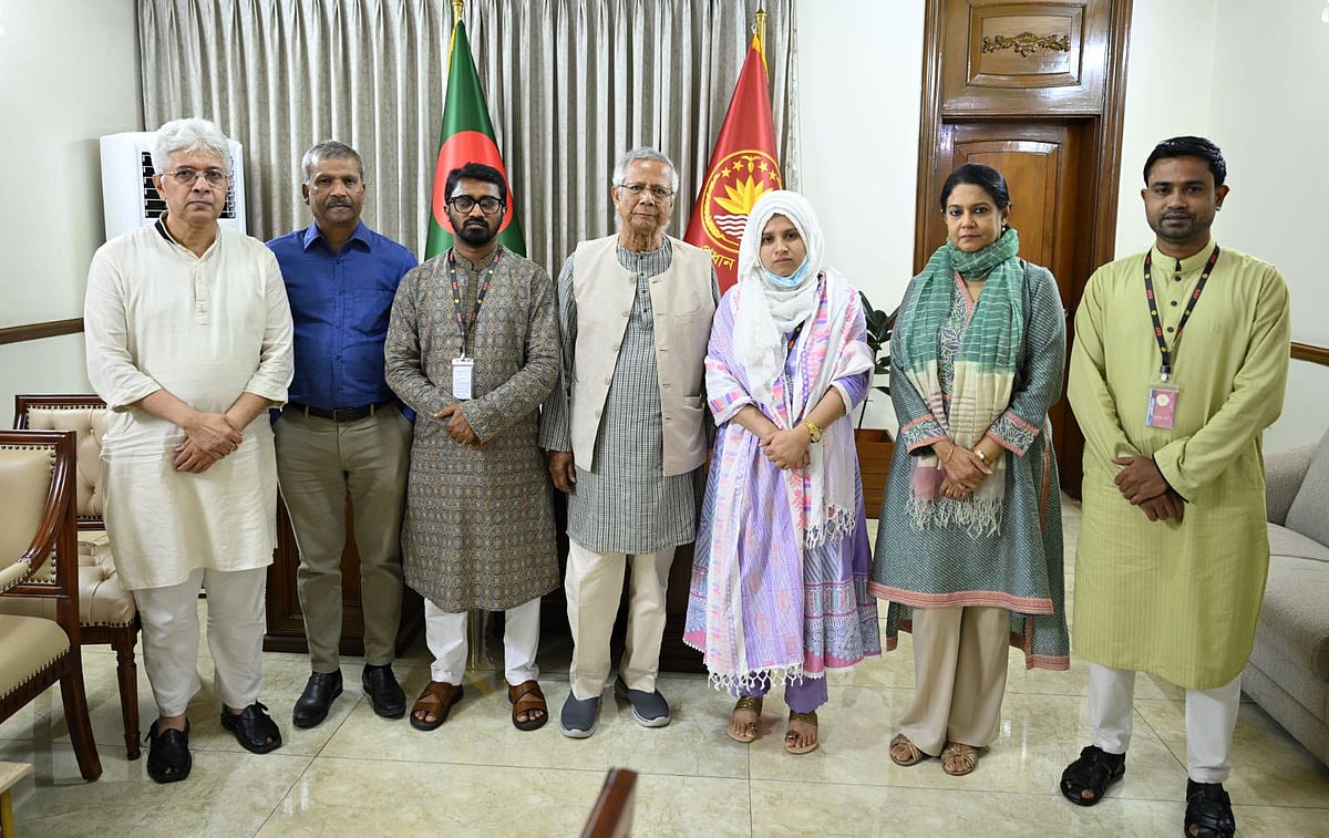 Nur’s wife Maria Akter, Gano Odhikar Parishad General Secretary Rashed Khan and Senior Joint Secretary General Hasan Al Mamun met with Chief Adviser Professor Muhammad Yunus at the State Guest House Jamuna today.