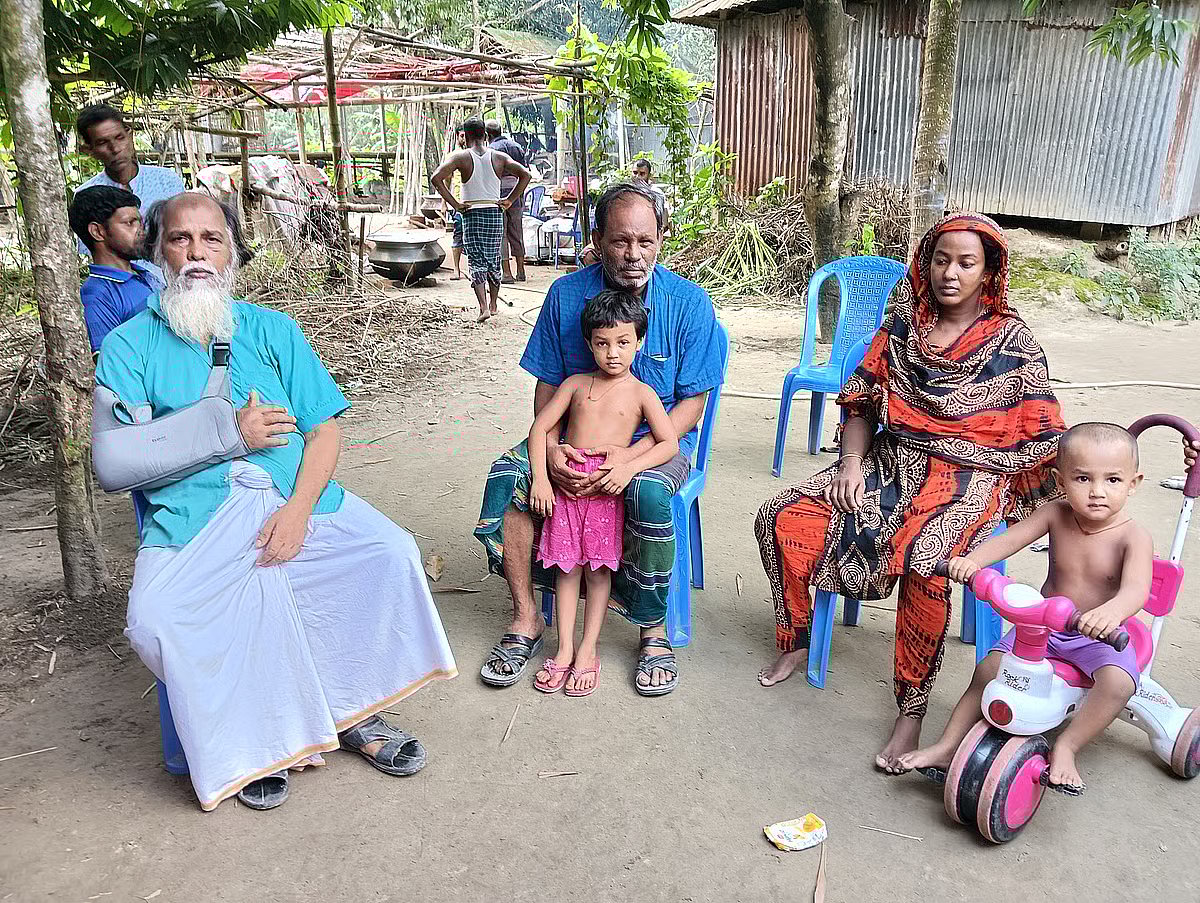 Family members of Russell Molla, who was killed in the attack at Nural Pagla’s shrine in Goalanda of Rajbari, sit on the house yard at Purbatenapcha Jhutumistri Para village of Debgram Union in the upazila on 8 September 2025.