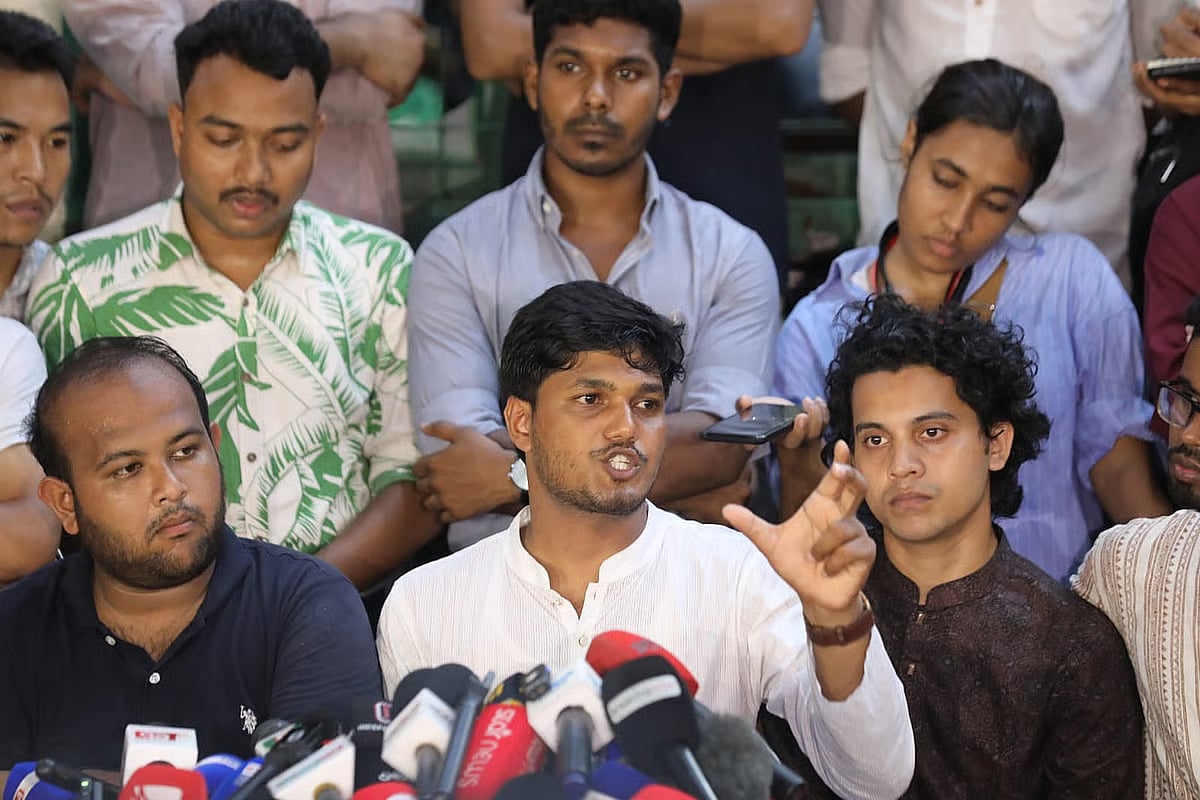Abidul Islam, Vice President candidate from the Chhatra Dal-backed panel, speaks at a press conference in Madhur Canteen, Dhaka University, 9 September 2025.