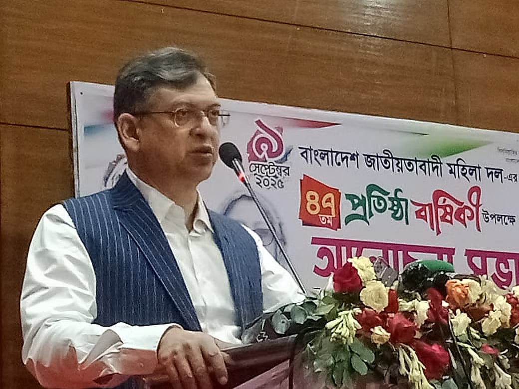 BNP Standing Committee member Salahuddin Ahmed addresses as the chief guest a discussion, organised to mark the 47th founding anniversary of the Bangladesh Jatiyatabadi Mahila Dal, at the Muktijoddha Hall of the Institution of Diploma Engineers, Bangladesh (IDEB) at Kakrail, Dhaka