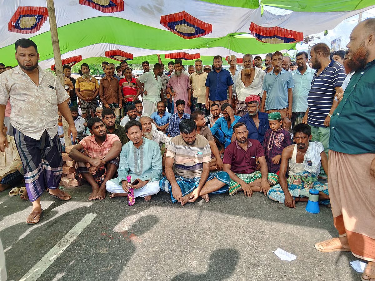 Locals blocked the Dhaka-Khulna highway in the Mansurabad area of Hamirdi Union.