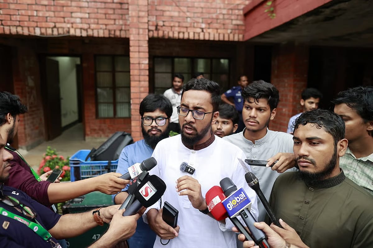 Mazharul Islam, GS candidate from the Islami Chhatra Shibir-backed Sommonito Shikkharthi Jote, addresses a press conference on Friday