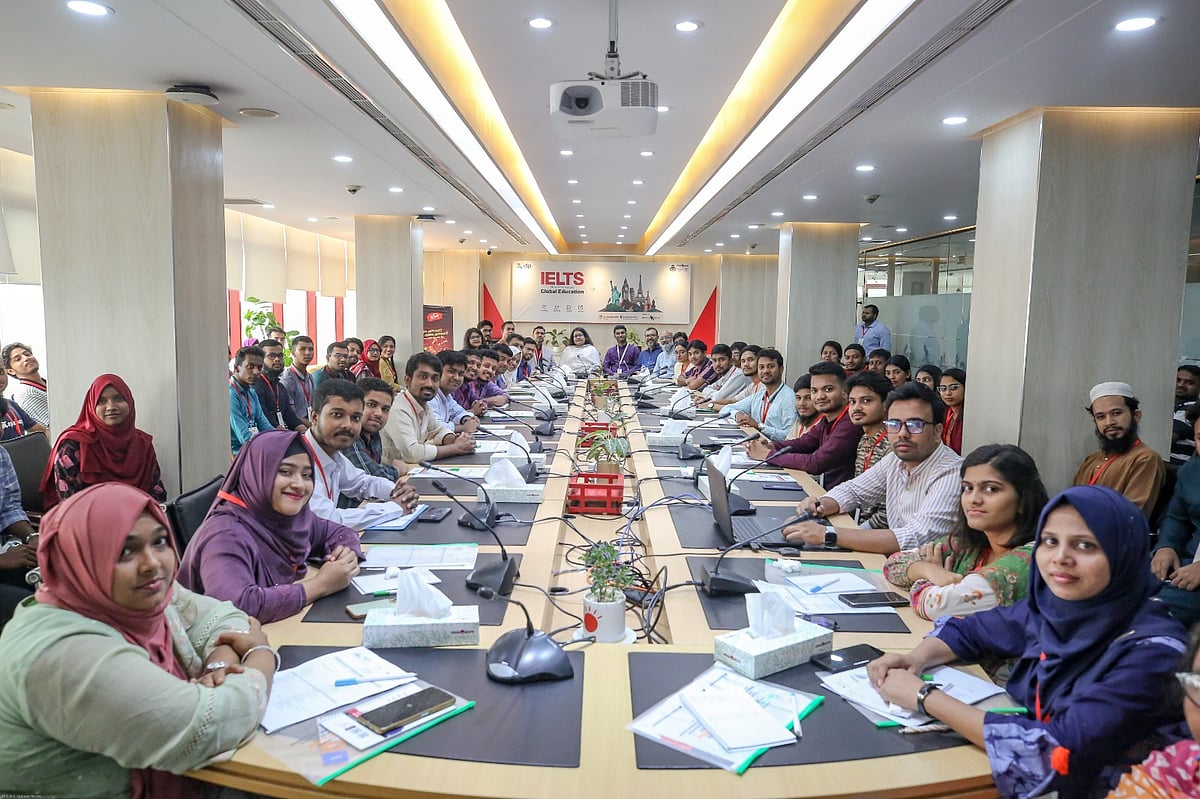 Prothom Alo Bondhushava organised a special workshop on IELTS titled, 'IELTS: Your Gateway to Global Education'.