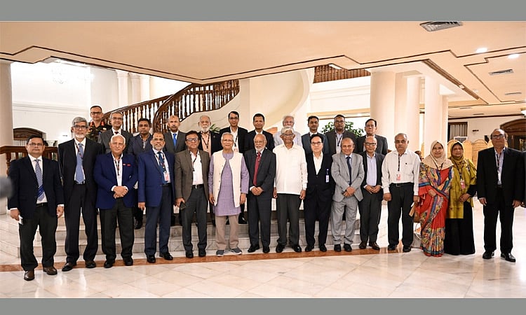 A delegation of the National Pay Commission held a meeting with Chief Adviser Professor Muhammad Yunus at the State Guest House Jamuna in the city on Sunday afternoon.