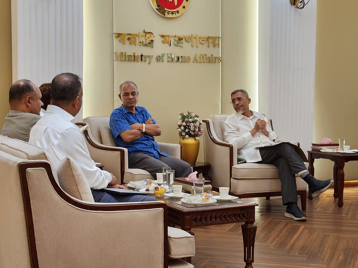 BNP leader and former state minister for home affairs Lutfozzaman Babor went to the Ministry of Home Affairs on 14 September 2025 for the first time in nearly 19 years.