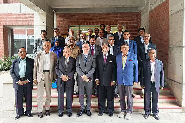 Michael Miller, the European Union (EU) Ambassador to Bangladesh, took part in a photo session with former diplomats during a discussion event organised by the Association of Former Ambassadors (AOFA). The event was held on Monday afternoon at the Foreign Service Academy in Dhaka.