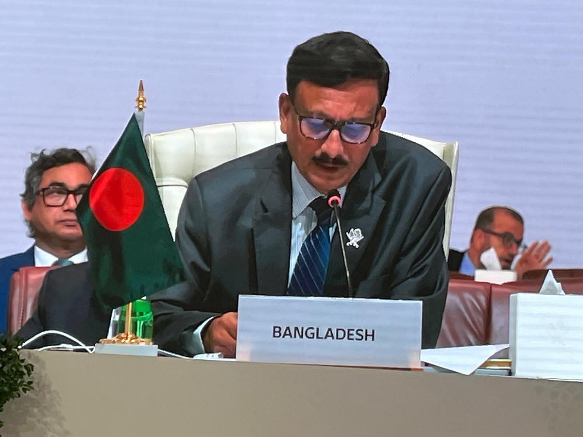 Foreign Affairs Adviser Md. Touhid Hossain conveys Bangladesh’s position while attending the Emergency Arab-Islamic Summit held in Doha on 15 September 2025
