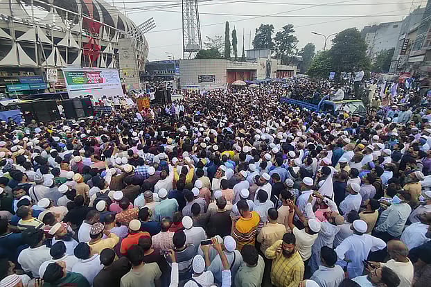 On the occasion of Jamaat-e-Islami's rally, the party's leaders and activists have gathered at the south gate of Baitul Mukarram Mosque on Thursday afternoon.