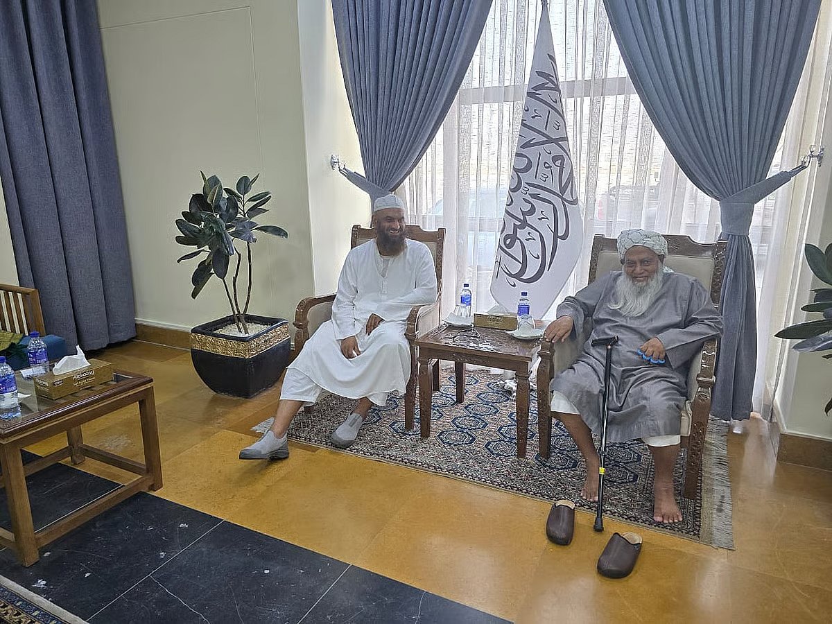 A delegation led by Bangladesh Khelafat Majlish's Ameer Maulana Mamunul Haque reached Kabul on 17 September