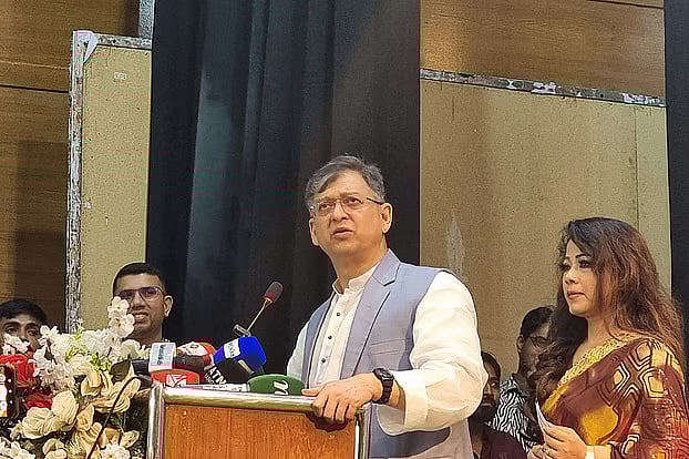 BNP standing committee member Salahuddin Ahmed speaking at an event, 'Third Dialogue on the State Thinking of Youth.' The dialogue was organised by the social organisation Arpan Alok Sangha. Today, Saturday, at the IDEB auditorium in Kakrail, Dhaka