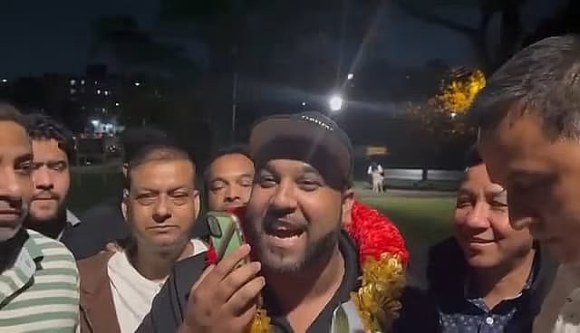Awami League leaders and activists welcomed Mizanur Rahman, who was detained by the New York police in connection with throwing eggs at National Citizen Party (NCP) member-secretary Akhter Hossen, with flowers and chanted slogans after his release on bail