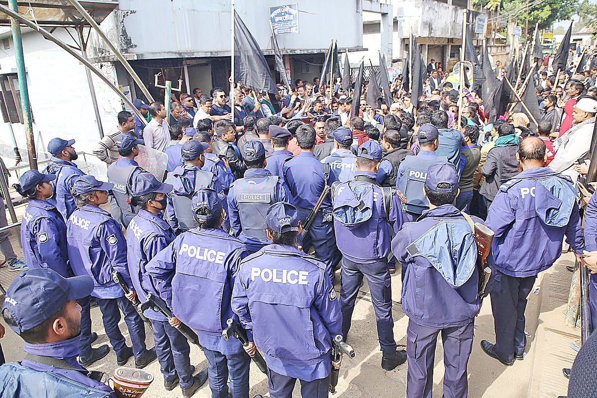 Police are used to suppress the dissents.