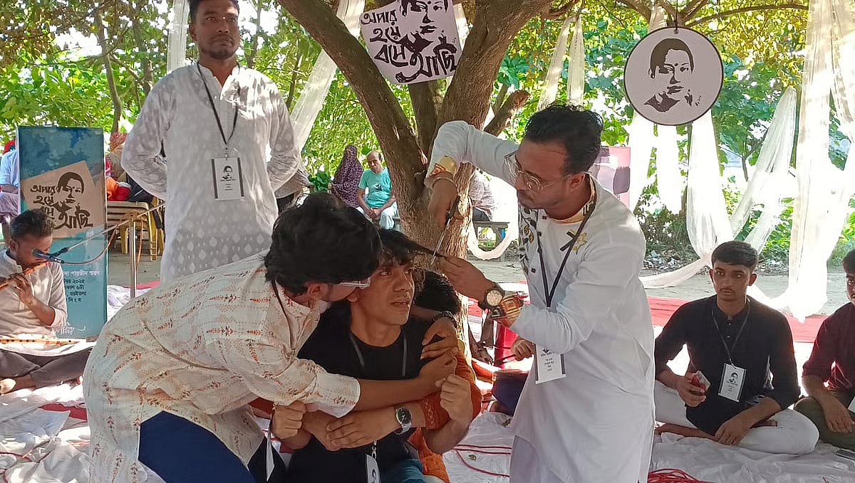 Cultural activists lodged a symbolic protest by cutting hair of poet Shamim Ashraf, president Porompora, an organisation that arranged the programme commemorating legendary singer Farida Parveen in Mymensingh on 26 September 2025