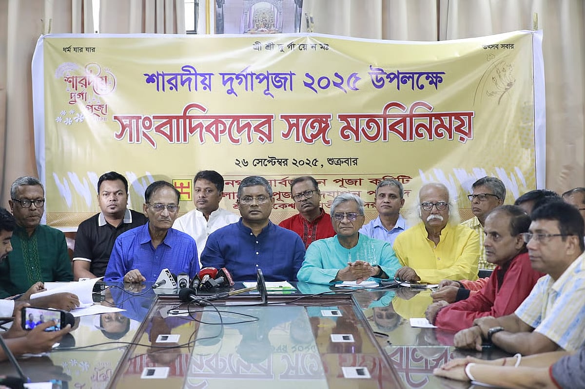 An exchange of views with journalists at Dhakeshwari National Temple in Dhaka on the occasion of Durga Puja.