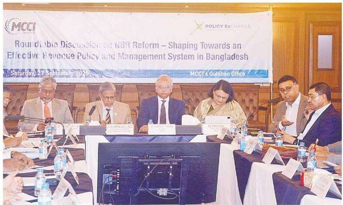 Guests at a seminar on recommendations for NBR reform and effective tax system. At the Metro Chamber auditorium in Gulshan, Dhaka.