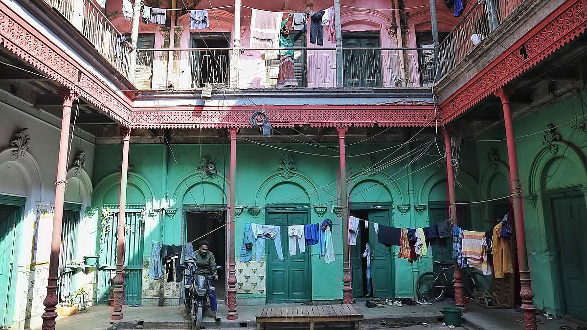 Jatindra Kumar Saha, a zamindar from Tangail, built this house in Dhaka.