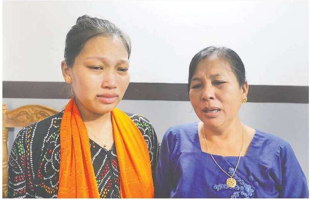 Thoiching Marma was killed in Khagrachhari’s Ramesu Bazar violence. Speaking of him, his pregnant wife, Tuni Marma (left), and his mother, Danupru Marma, broke down in tears. This photo was taken at Marma Para of Ramesu Bazar, Khagrachhari at 2:00 pm on 30 September 2025.