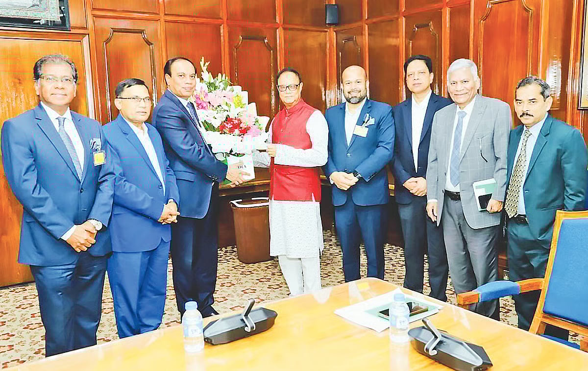 The newly elected executive committee of the Bangladesh Leasing and Finance Companies Association recently paid a courtesy call on Bangladesh Bank Governor Ahsan H Mansur. The BLFCA delegation included its Chairman M Jamal Uddin as well as Vice-Chairmen Kanti Kumar Saha and Kaiser Hamid, among others.
