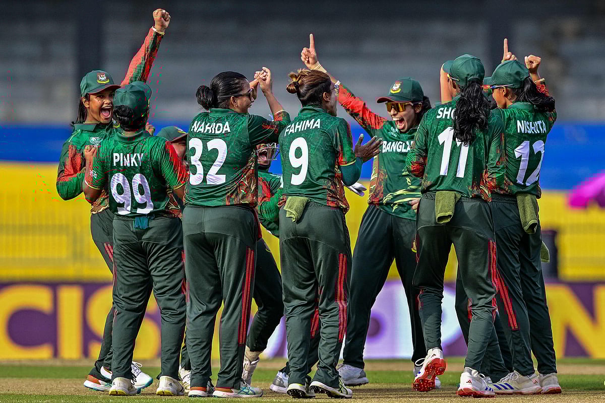 Bangladesh's players celebrate after the dismissal of Pakistan's Sidra Nawaz during the ICC Women's Cricket World Cup 2025 one-day international (ODI) match between Bangladesh and Pakistan at the R. Premadasa International Cricket Stadium in Colombo on 2 October 2025.