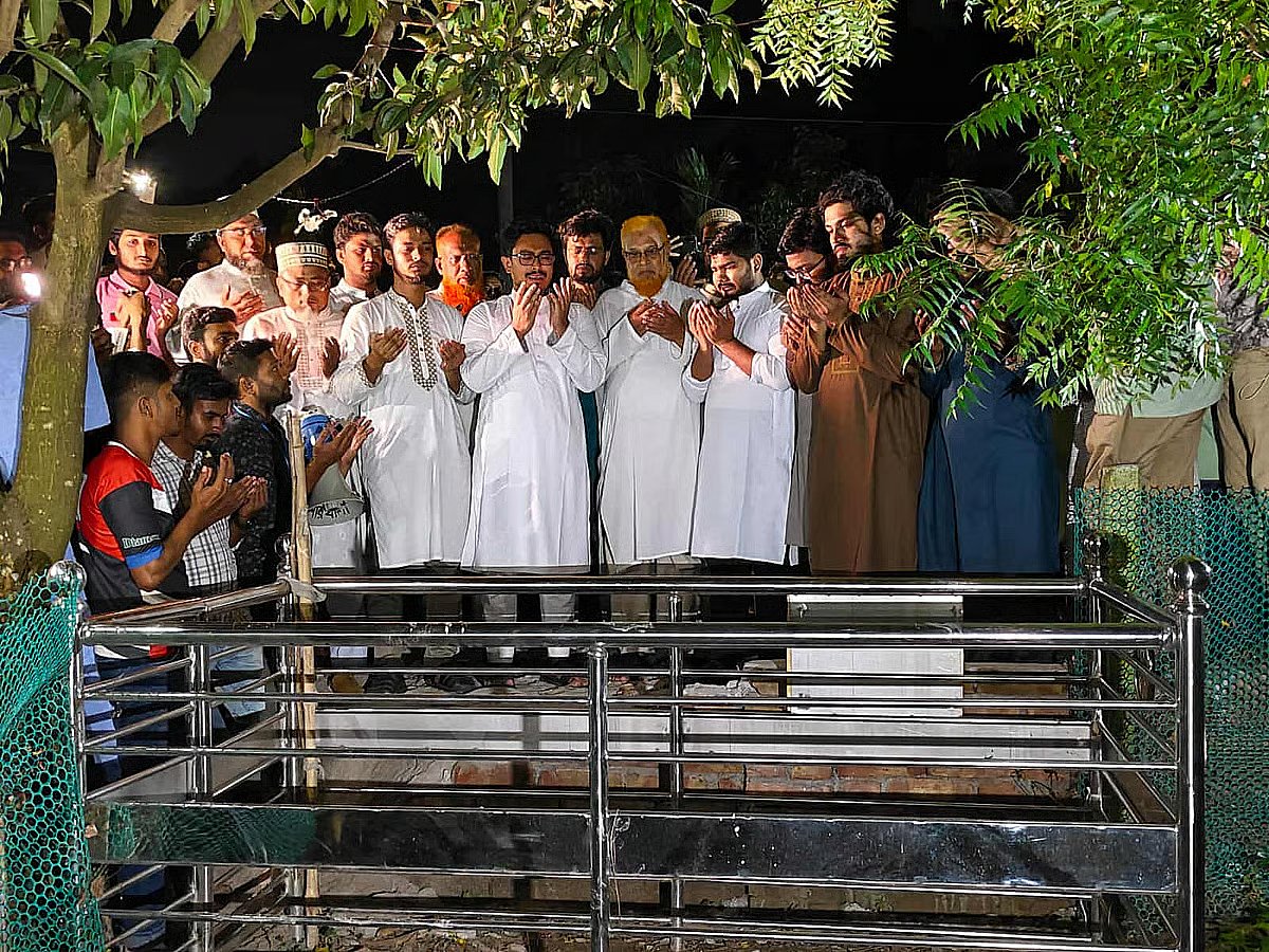 DUCSU Vice-President Abu Shadik Kayem and others visit the grave of slain BUET student Abrar Fahad in Kushtia on 2 October 2025