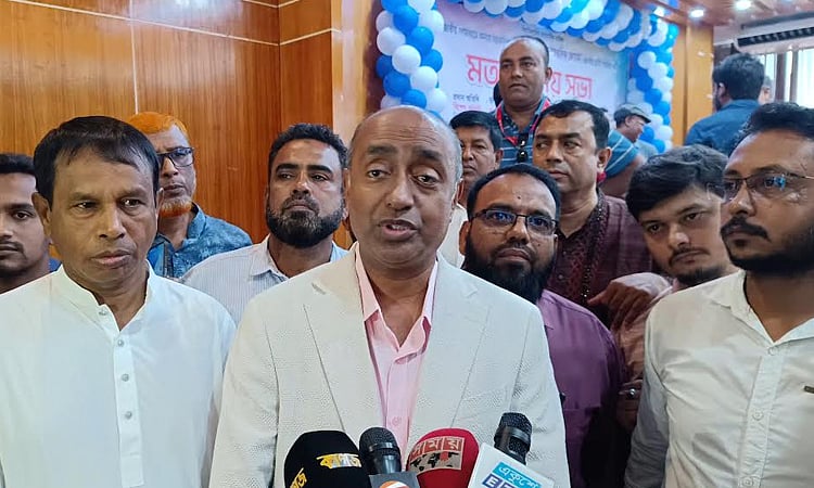 Attorney General Md Asaduzzaman speaks to journalists following a view-exchange meeting with local media representatives at the Johan Dream Valley Park Auditorium in Jhenaidah on 3 October 2025.